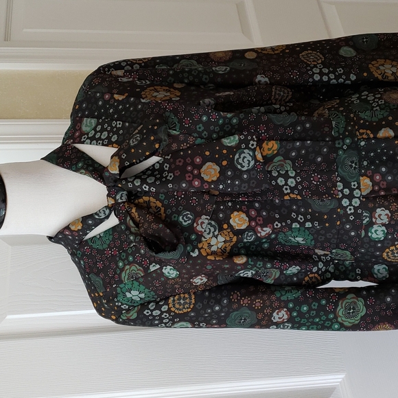 BURBERRY 100% SILK FLORAL DRESS - Picture 6 of 11